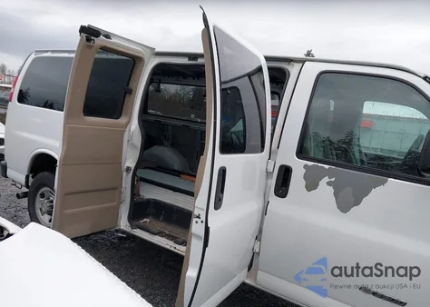 2003 Chevrolet Express from USA, damaged, VIN 1GAHG39U031188807